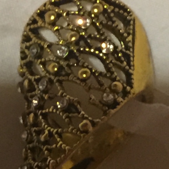 Finger Ring - Picture 4 of 4